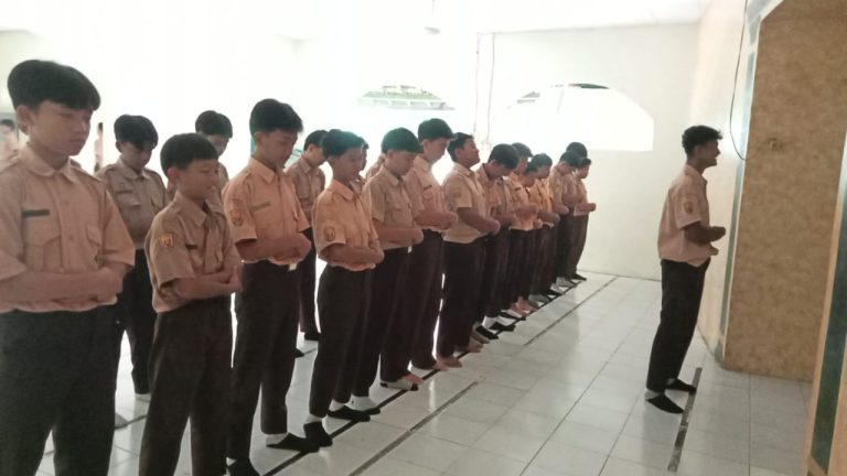kegiatan Keagamaan atau Pembiasaan Karakter